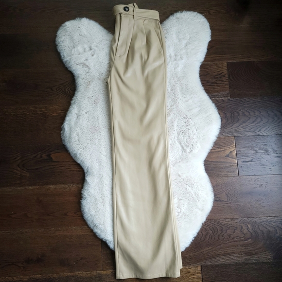 Avec Les Filles High Rise Pleated Wide Leg Vegan Leather Pants - Picture 4 of 9